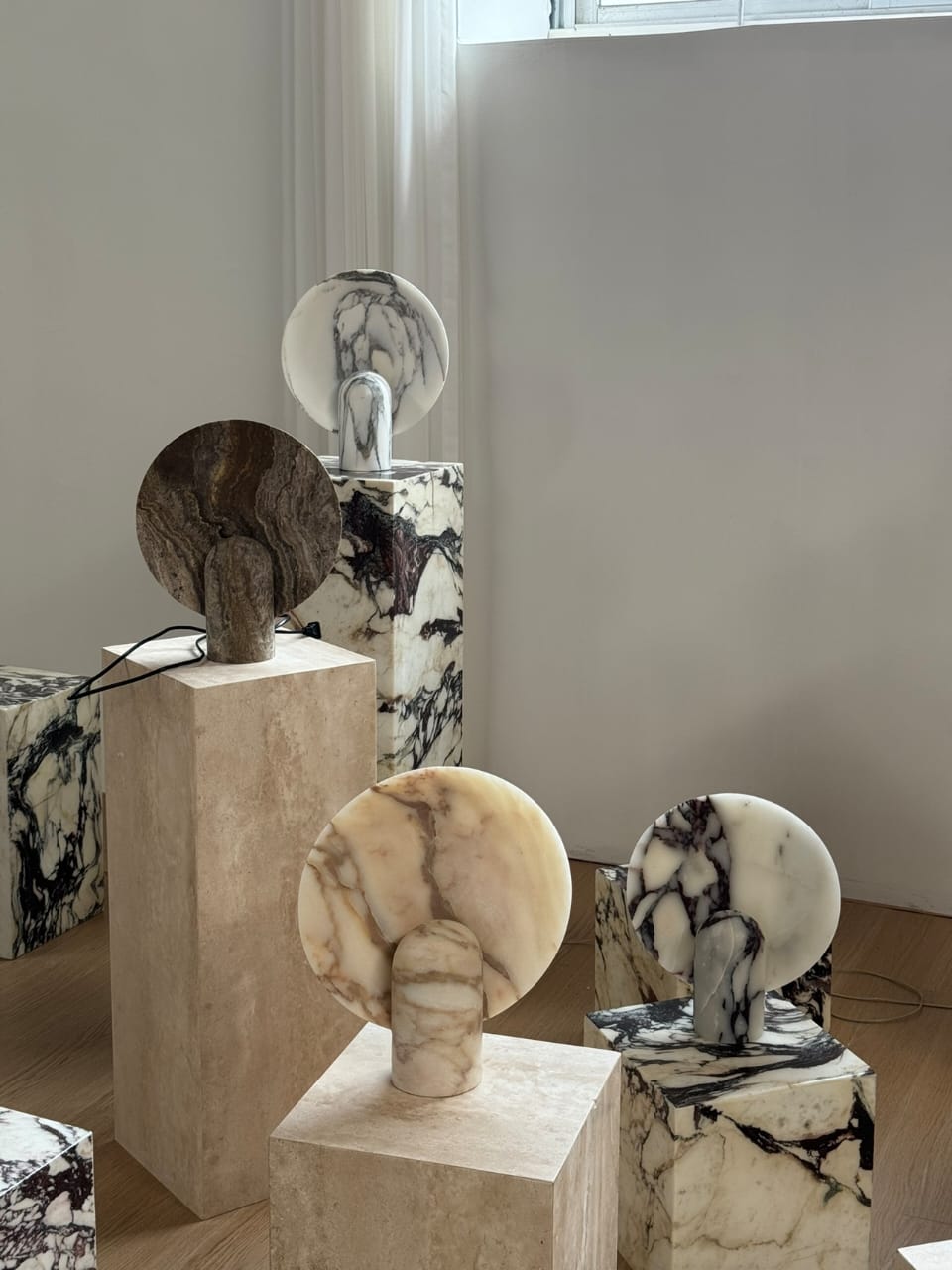 Koda Calacatta Lamp